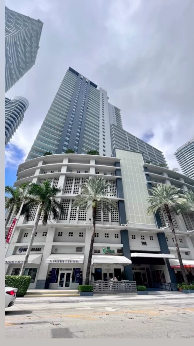 ⭐️Furnished 2/2 in the heart of Brickell. Available 7/27/23. ⭐️Yearly rental preferred. ⭐️Minimal rental period is 6 months @ $5000 per month. ⭐️Tandem parking fits 2 small cars. Vue at Brickell is a full service building. 

⭐️ Call me for showings at 786 853 2333
#rentals #furnishedapartments #furnishedrentalcondo #liveinbrickell #rentinbrickell #vueatbrickell 
#coconutgroverealestate
#coralgablesrealestate
#brickellrealestate
#southmiamirealestate
#pinecrestrealestate
#movetomiami
#coconutgroverealtor
#luxurymiamirealestate
#investinmiami
#miamirentals
#rentalsinbrickell
#milliondollarlisting
#openhousemiami
#luxuryhomes
#miamimarketupdate
#investinmiamirealestate